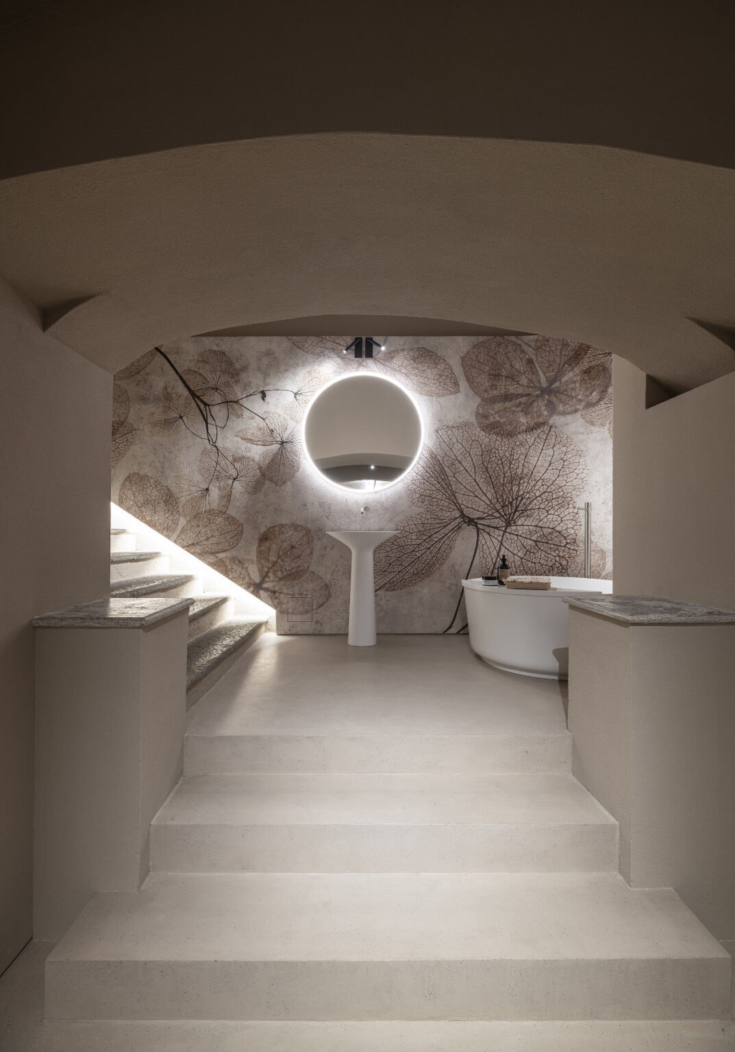 Royal, el lavabo independiente de belleza escultural