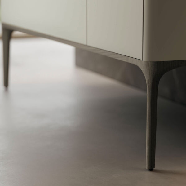 Estructura de soporte Seventy disponible de Noce Canaletto y con los acabados del modelo